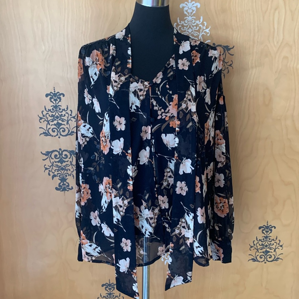 NEW LONG SLEEVE BUTTON DOWN BLOUSE in FLORAL PRINT